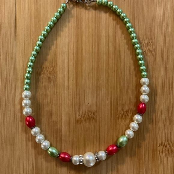 Hand Crafted Pearl Choker Necklace White Red Green 16” Rhinestone Silver Beaded - Picture 1 of 9